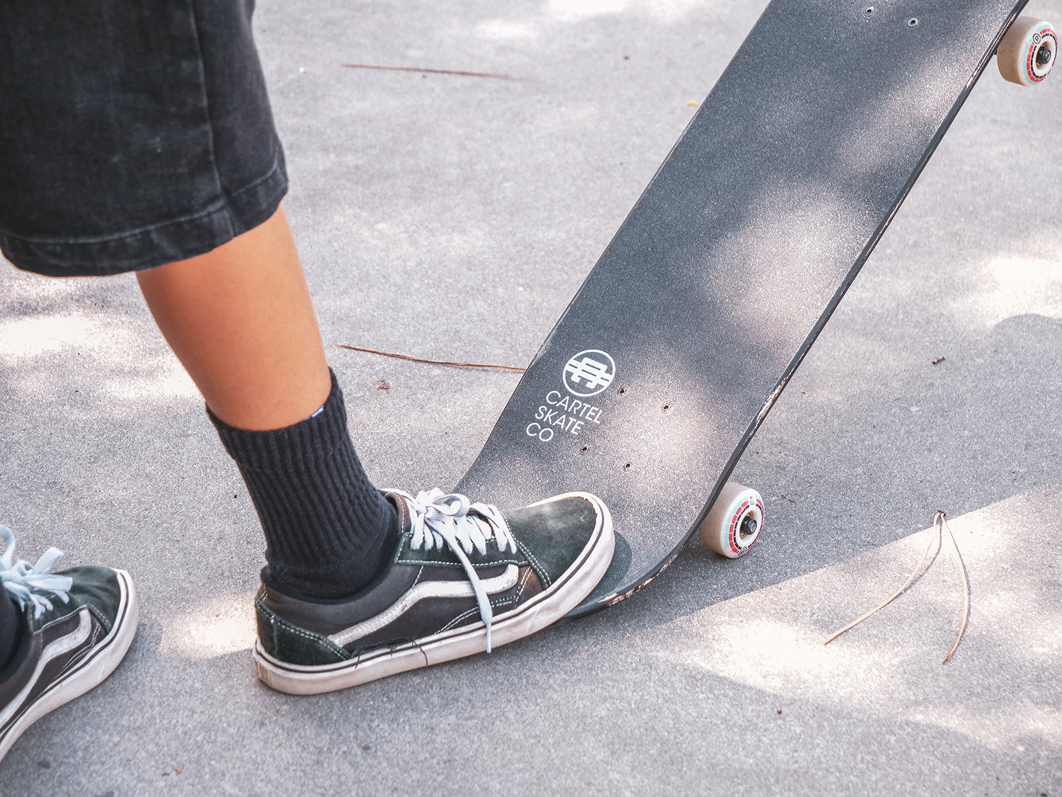 CARTEL SKATEBOARDS - GLITCH - BLACK SKATEBOARD COMPLETE